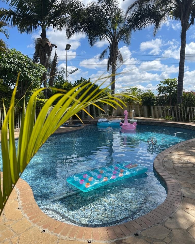 2 Bedroomed Guest Cottage-Ashleys Guest House