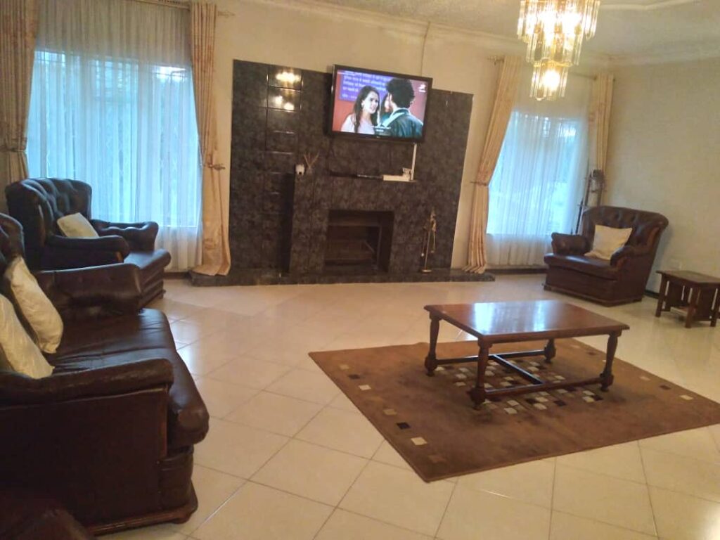 6 Bedroomed apartment - Group Accomodation