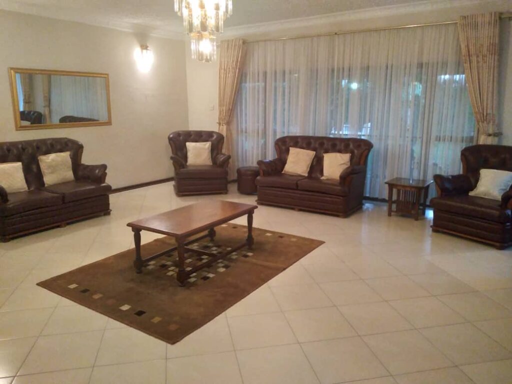 6 Bedroomed apartment - Group Accomodation