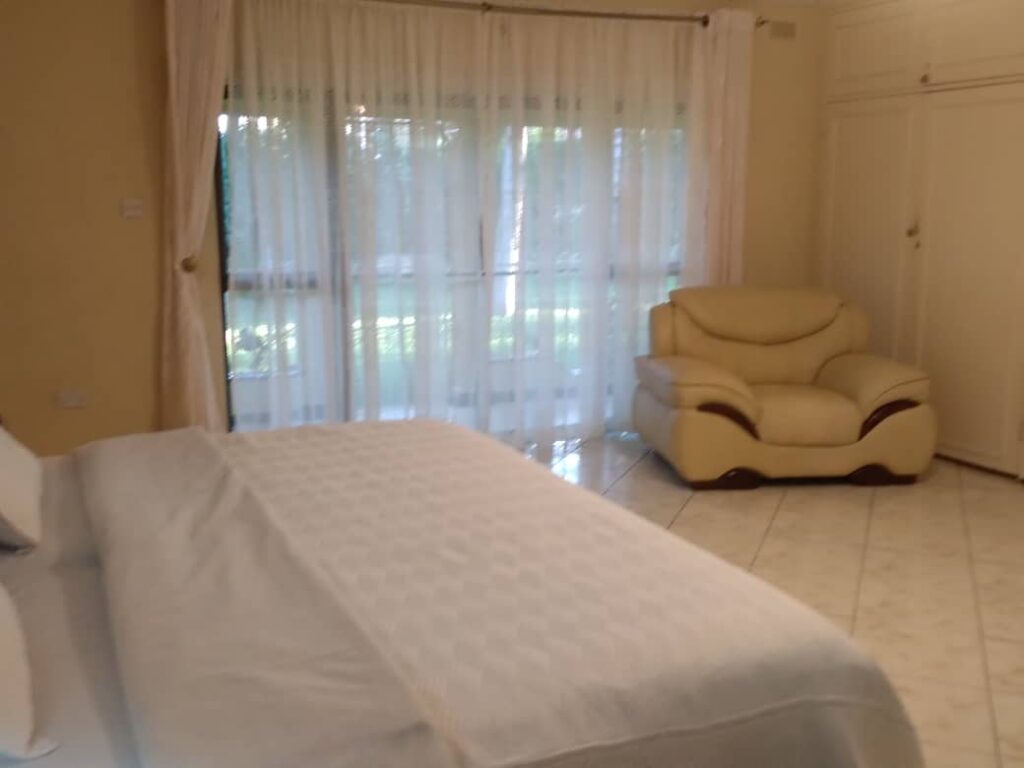 6 Bedroomed apartment - Group Accomodation
