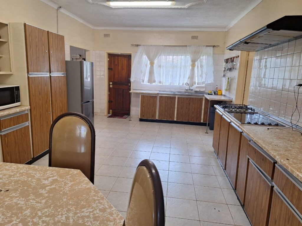 6 Bedroomed apartment - Group Accomodation