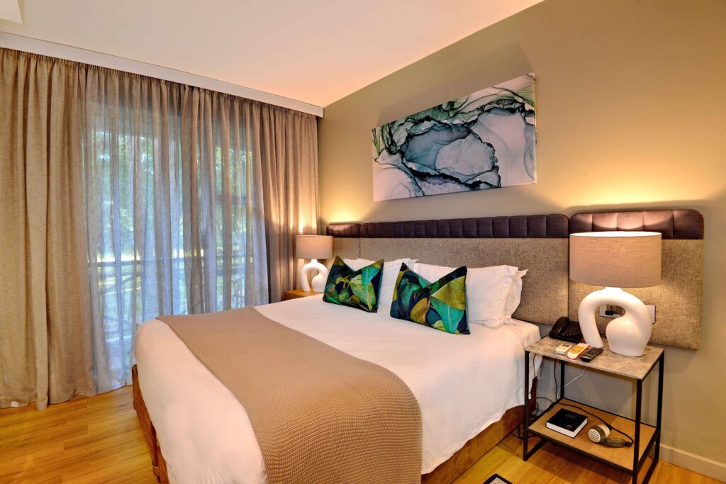 Cresta Lodge Harare- SUITE ROOM (bed & breakfast single)