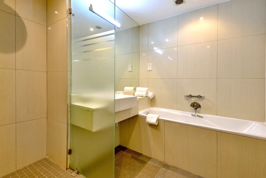 Cresta Lodge Harare- SUITE ROOM (bed & breakfast single)