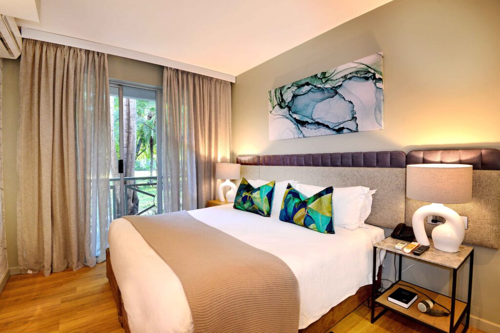 Cresta Lodge Harare- SUITE ROOM (bed & breakfast double)