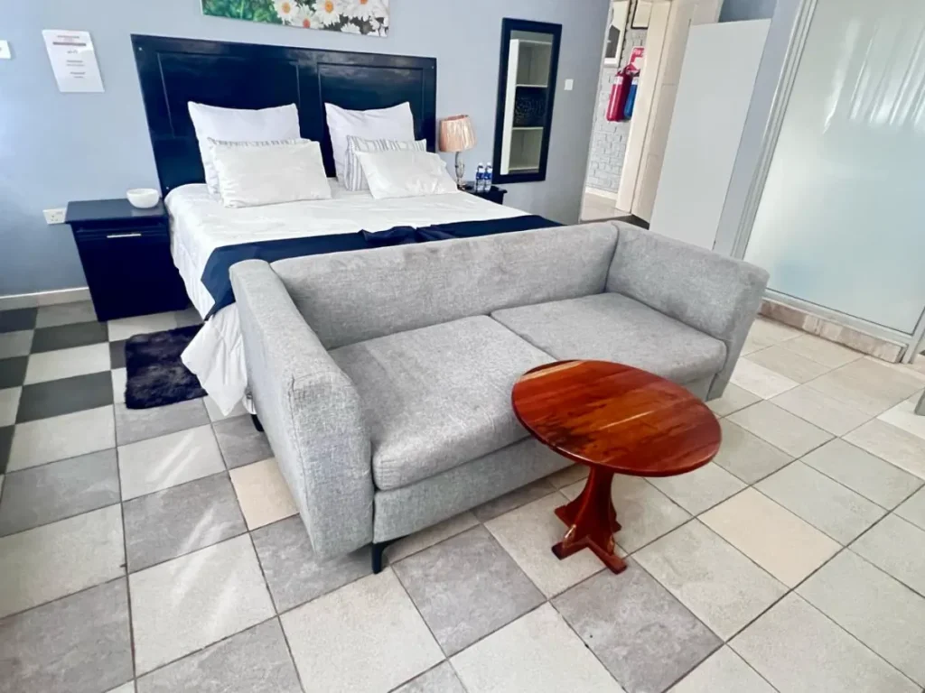 Warthog Guesthouse Ensuit Room One