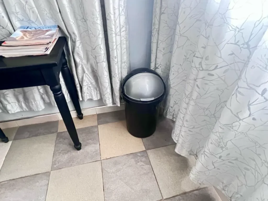 Warthog Guesthouse Ensuit Room One