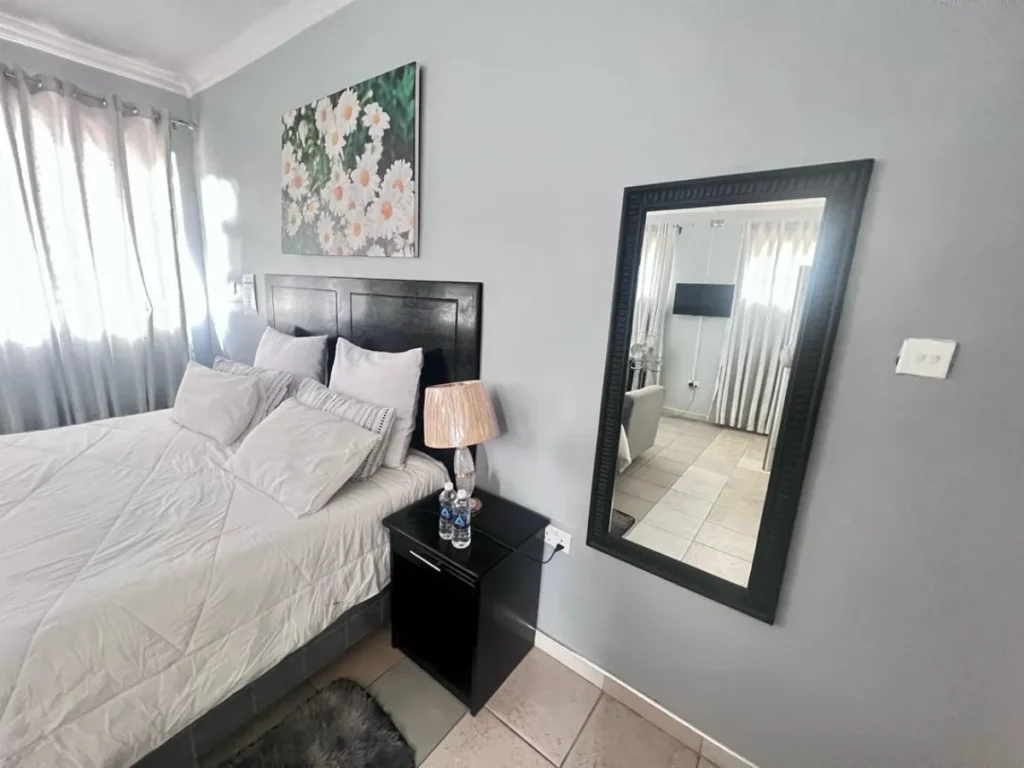 Warthog Guesthouse Ensuit Room One