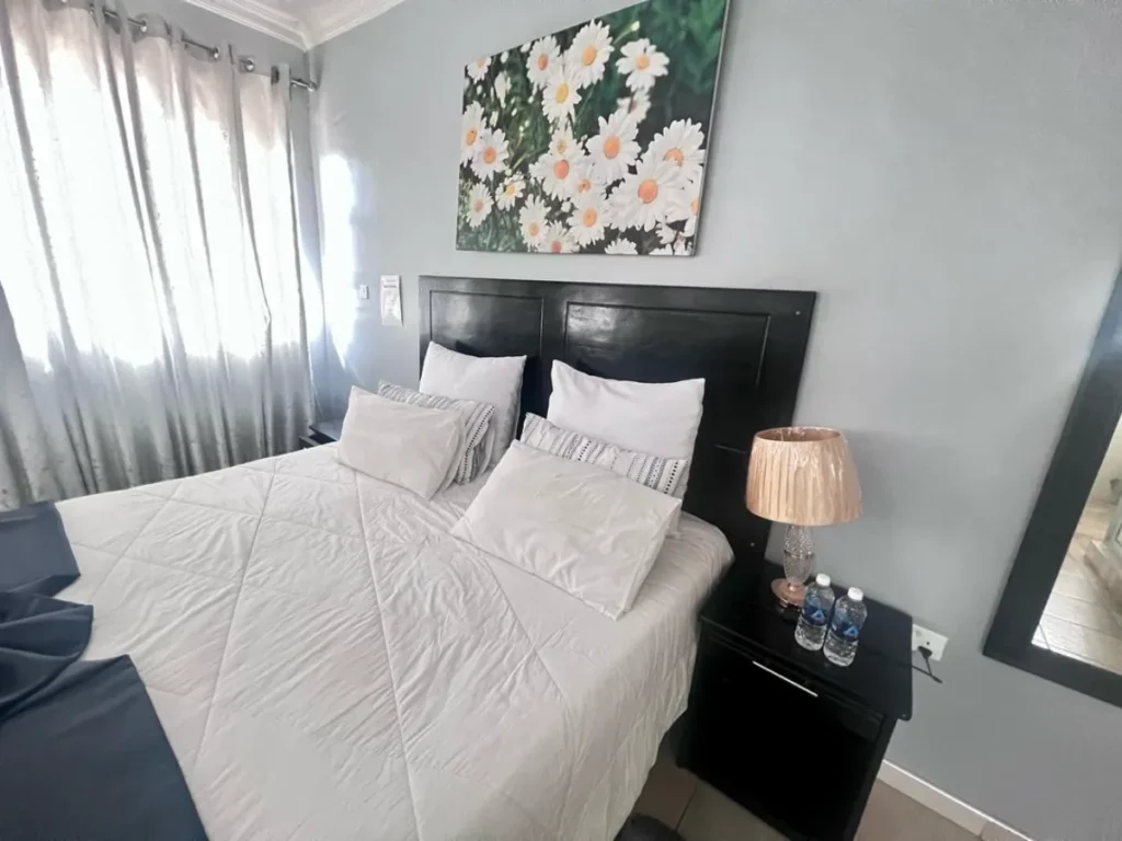 Warthog Guesthouse Ensuit Room One
