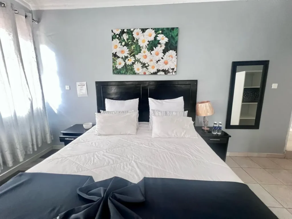 Warthog Guesthouse Ensuit Room One