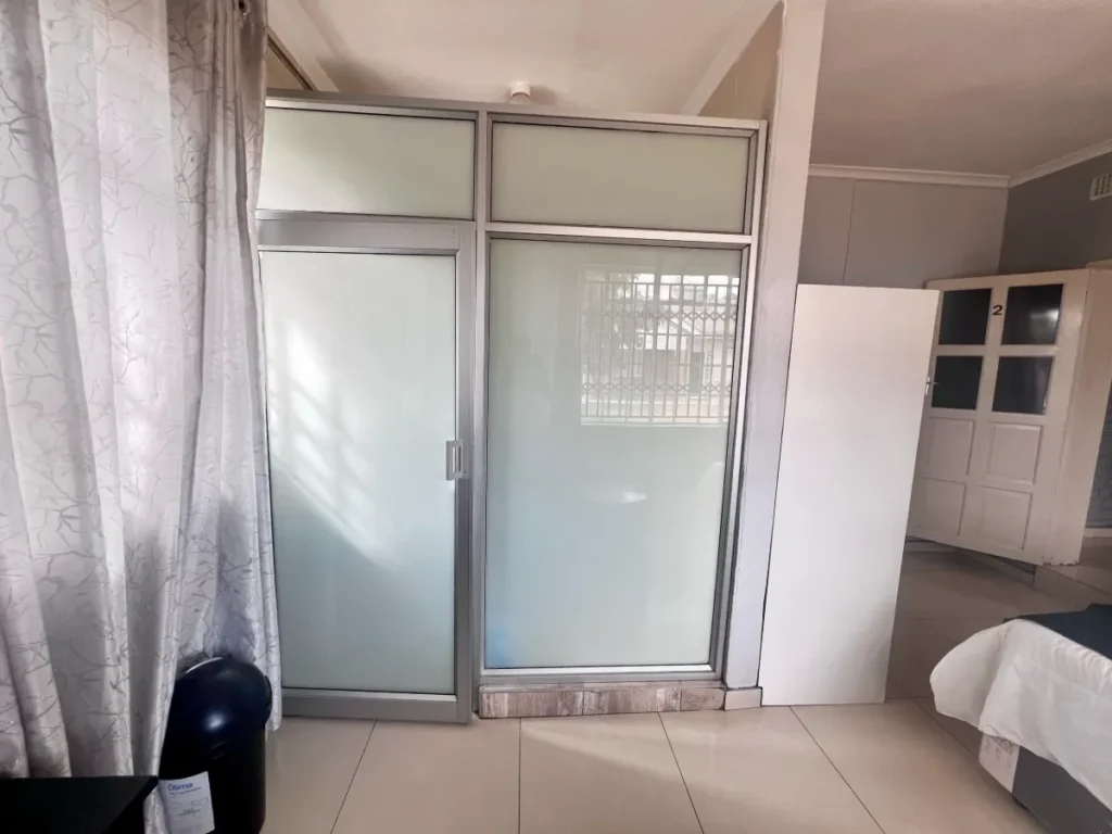 Warthog Guesthouse Ensuit Room Two