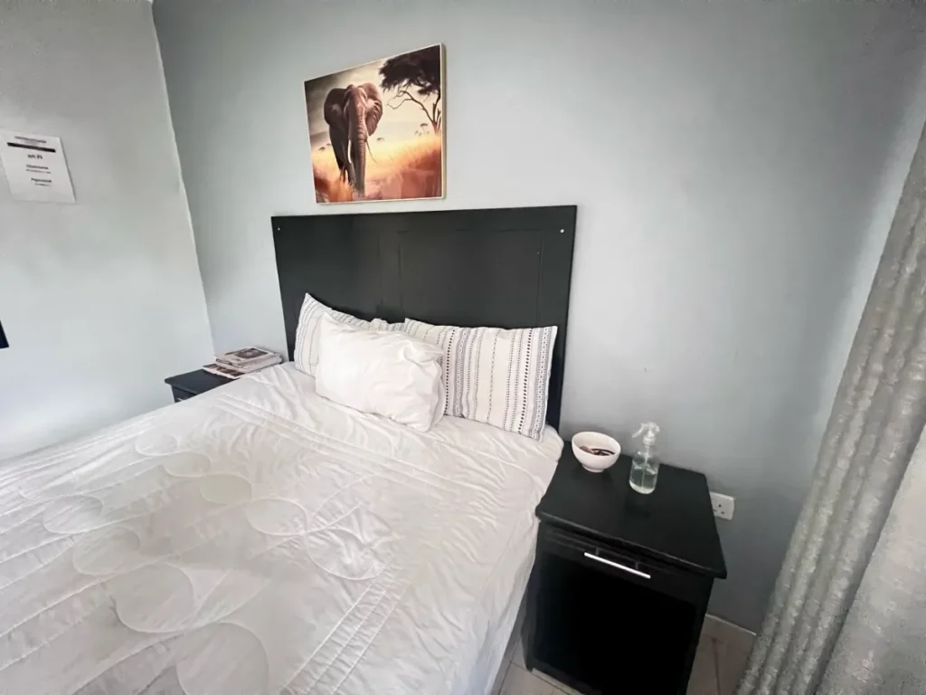 Warthog Guesthouse Standard Room One