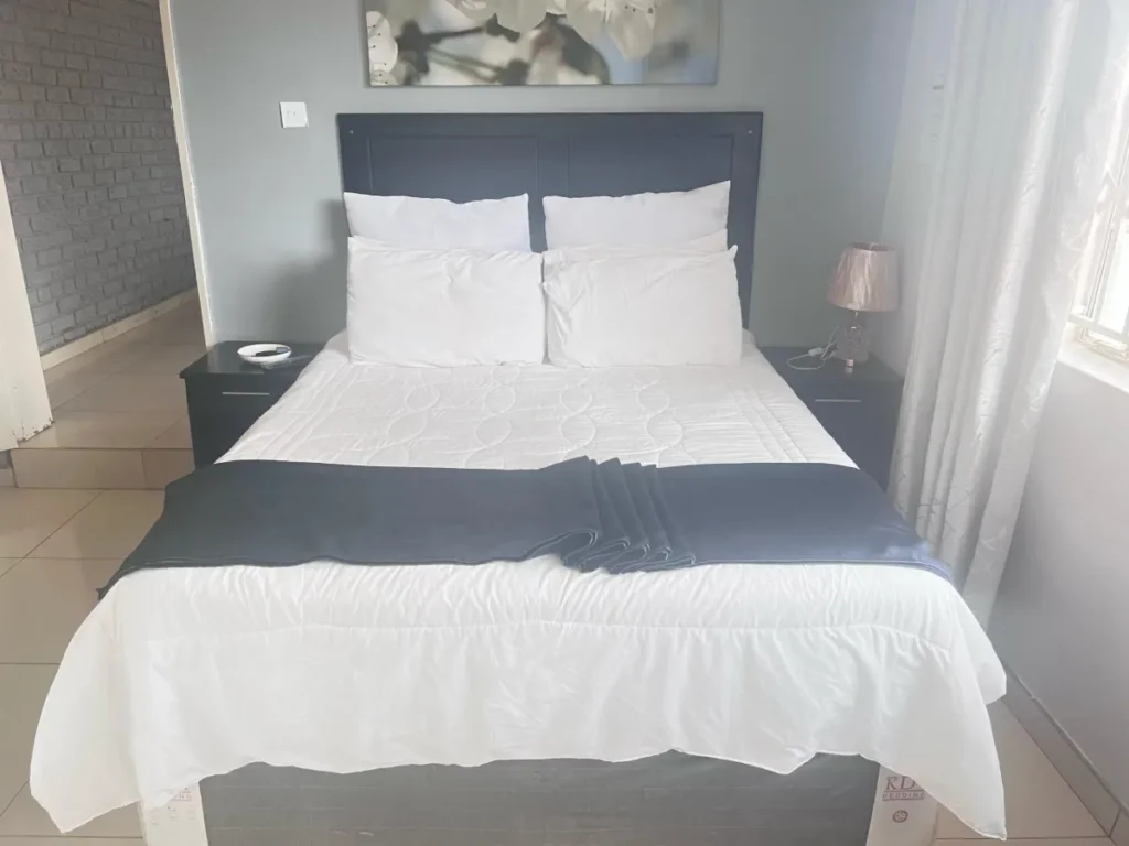 Warthog Guesthouse Standard Room One