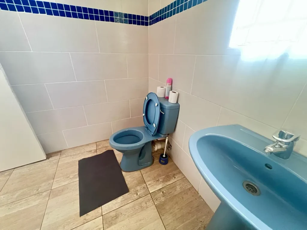 Warthog Guesthouse Ensuite Room Three