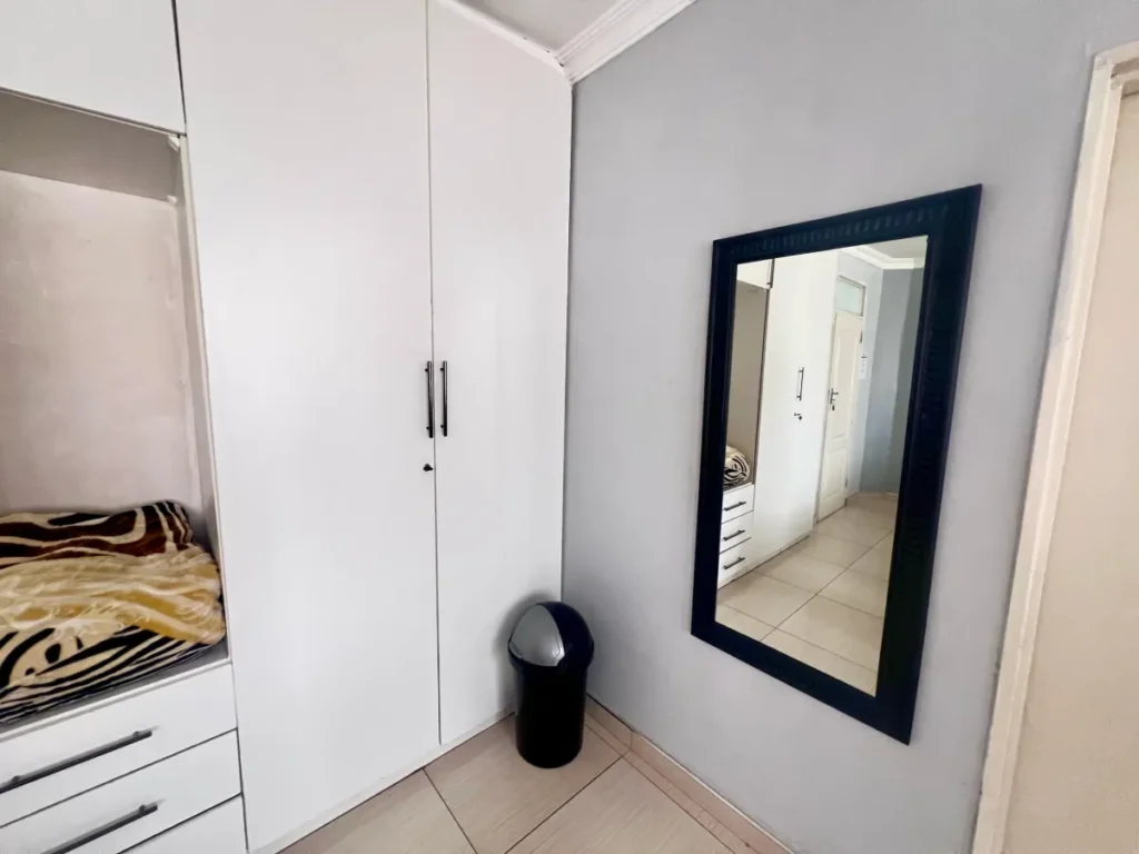 Warthog Guesthouse Ensuite Room Three