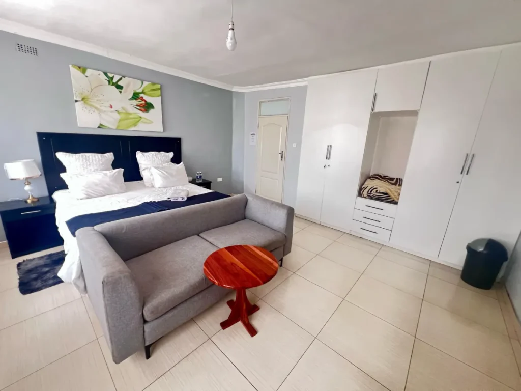 Warthog Guesthouse Ensuite Room Three
