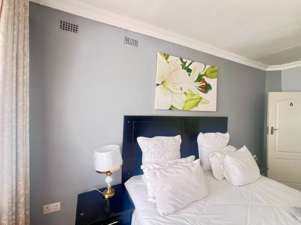 Warthog Guesthouse Ensuite Room Three