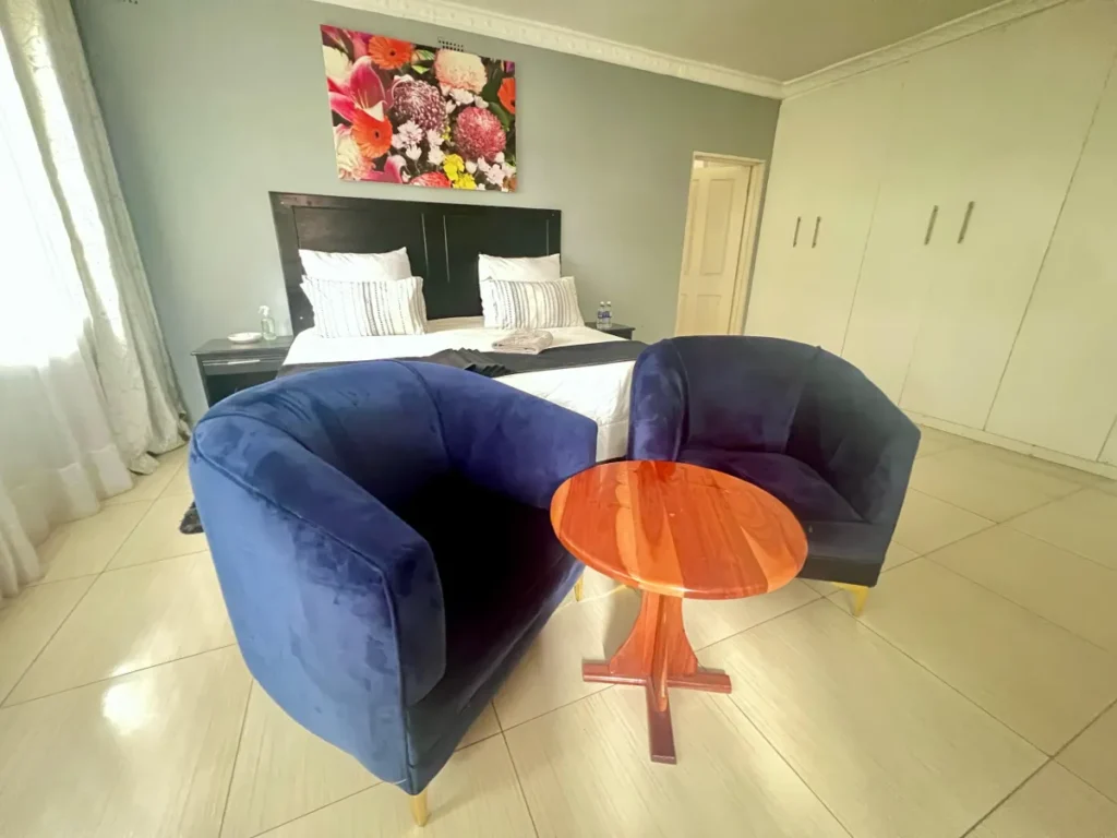 Warthog Guesthouse Ensuite Room Four