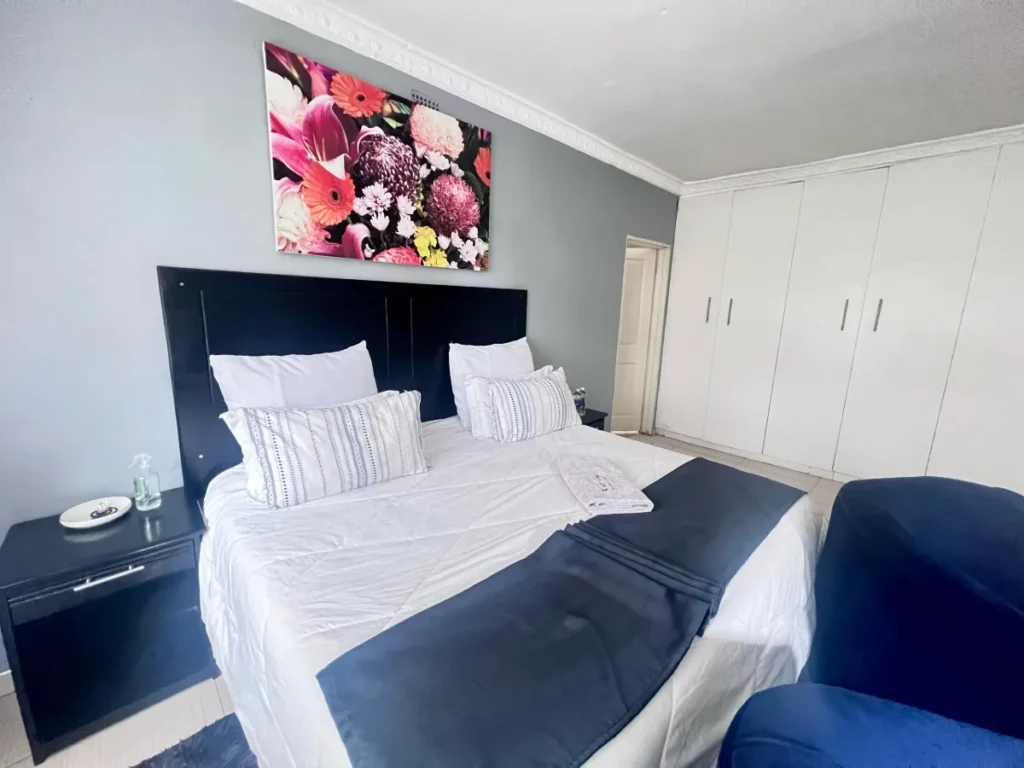 Warthog Guesthouse Ensuite Room Four