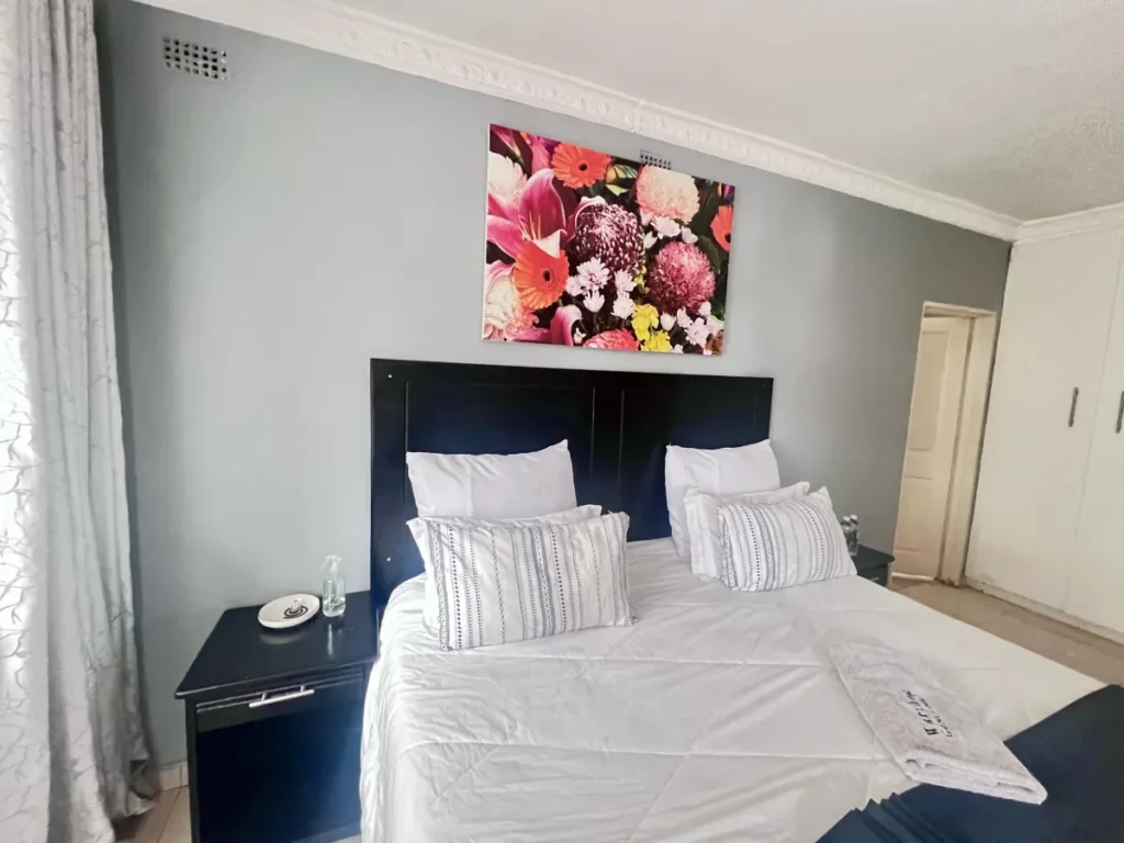 Warthog Guesthouse Ensuite Room Four