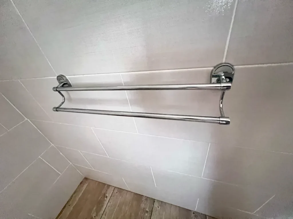 Warthog Guesthouse Ensuite Room Four
