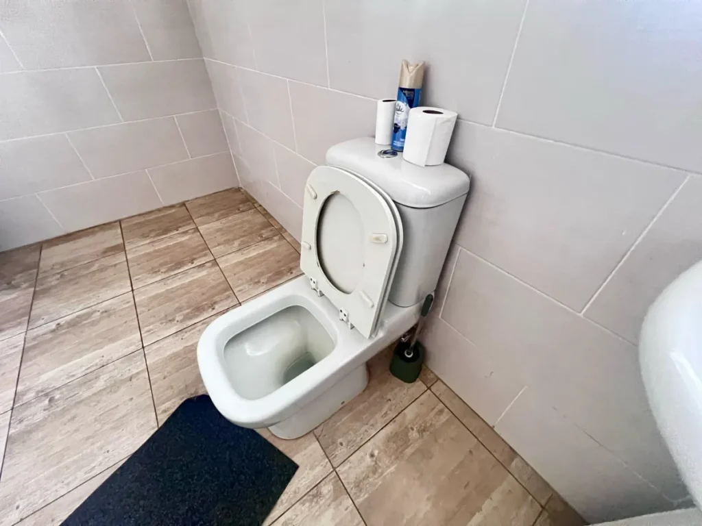 Warthog Guesthouse Ensuite Room Four