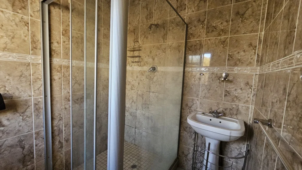 Hungwe Single Room (Mukuvisi Manor)